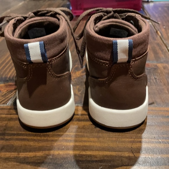 SPerry brown mid sneakers. Boys size 1 - Picture 5 of 5